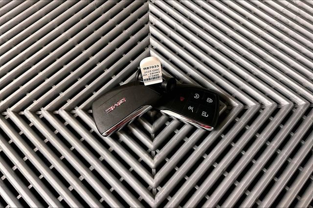 Used 2025 GMC Acadia Denali w/ Super Cruise Package image 11