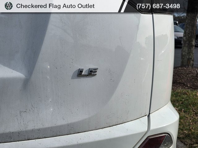 Used 2018 Toyota RAV4 LE image 8