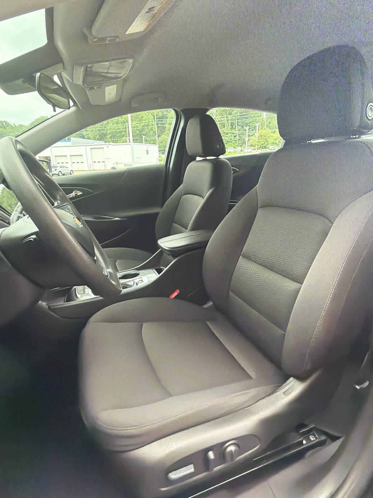 Used 2025 Chevrolet Malibu LT FWD image 17