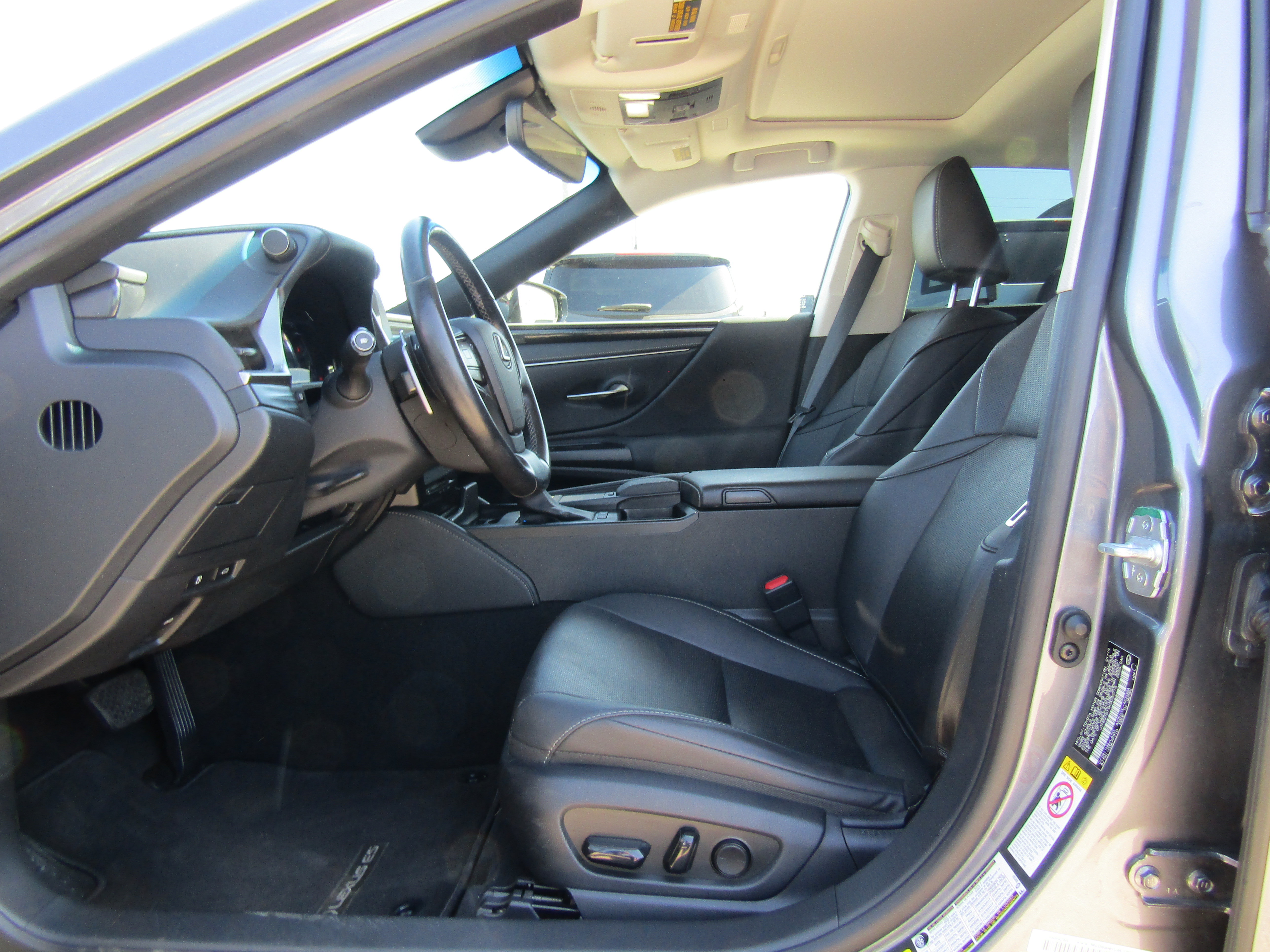 Used 2019 Lexus ES 300h FWD image 30