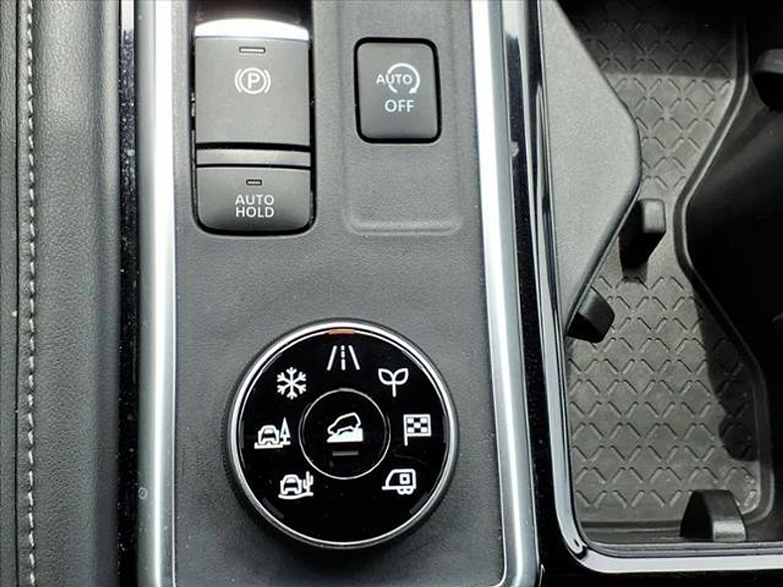 Certified 2024 Nissan Pathfinder SV image 31