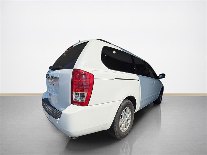 Used 2012 Kia Sedona LX w/ PWR Pkg FWD image 4