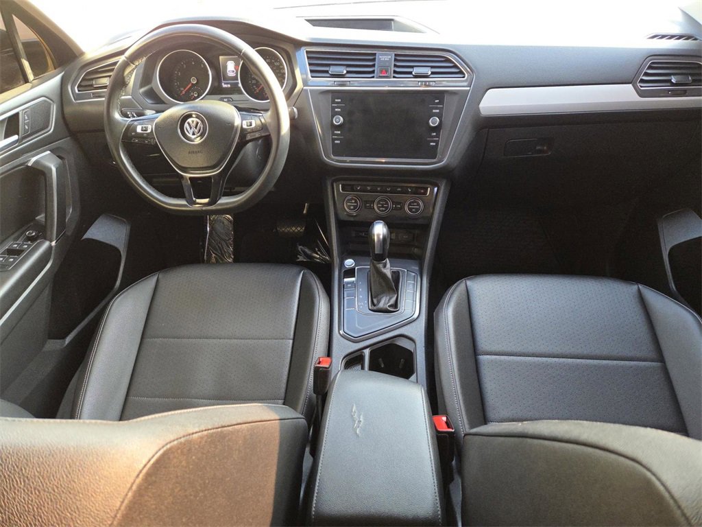 Used 2020 Volkswagen Tiguan SE image 18