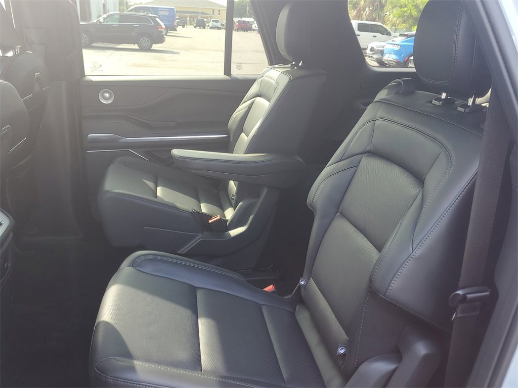 New 2025 Lincoln Navigator L Reserve w/ Jet Appearance Package image 13