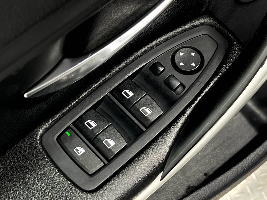 Used 2013 BMW 328i xDrive Sedan AWD/4WD image 15