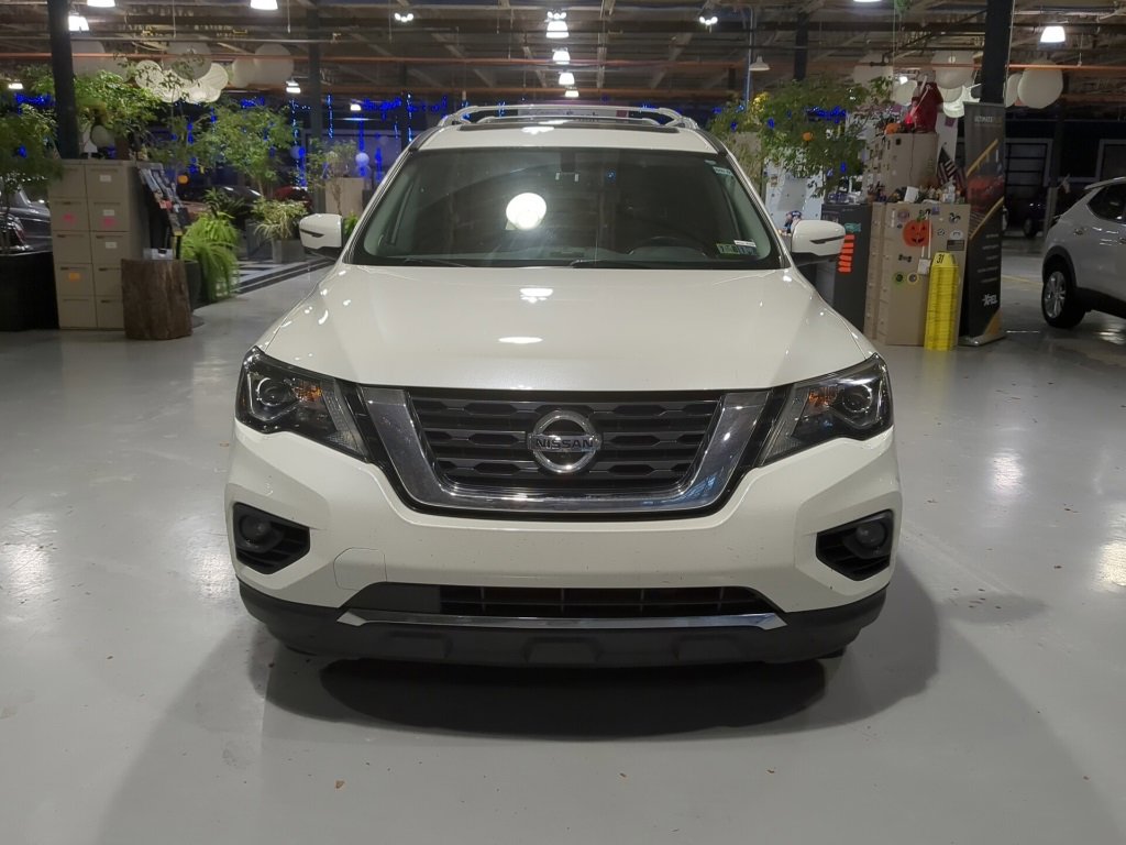 Used 2018 Nissan Pathfinder Platinum image 3