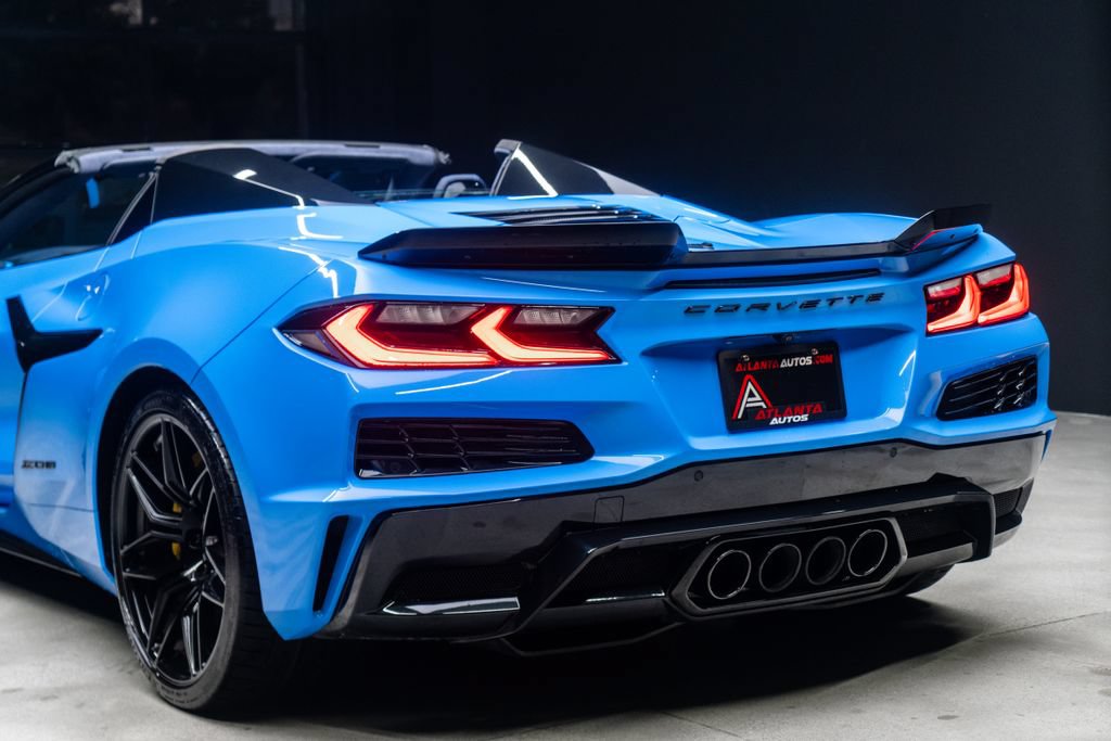 Used 2025 Chevrolet Corvette Z06 RWD image 19