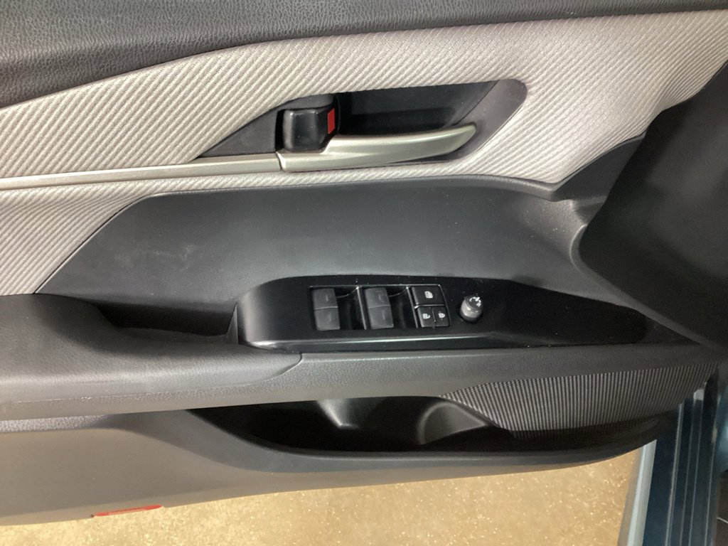 Used 2025 Toyota Camry SE w/ Convenience Package FWD image 11