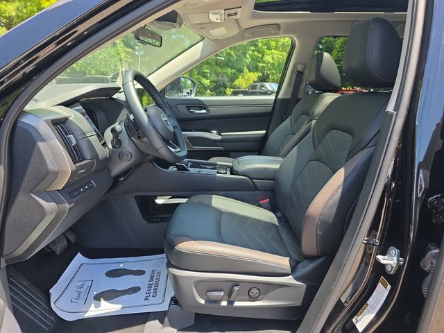 Used 2025 Nissan Pathfinder Platinum w/ Cargo Package AWD/4WD image 23