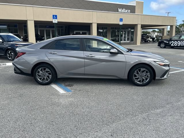 Certified 2024 Hyundai Elantra SEL image 5