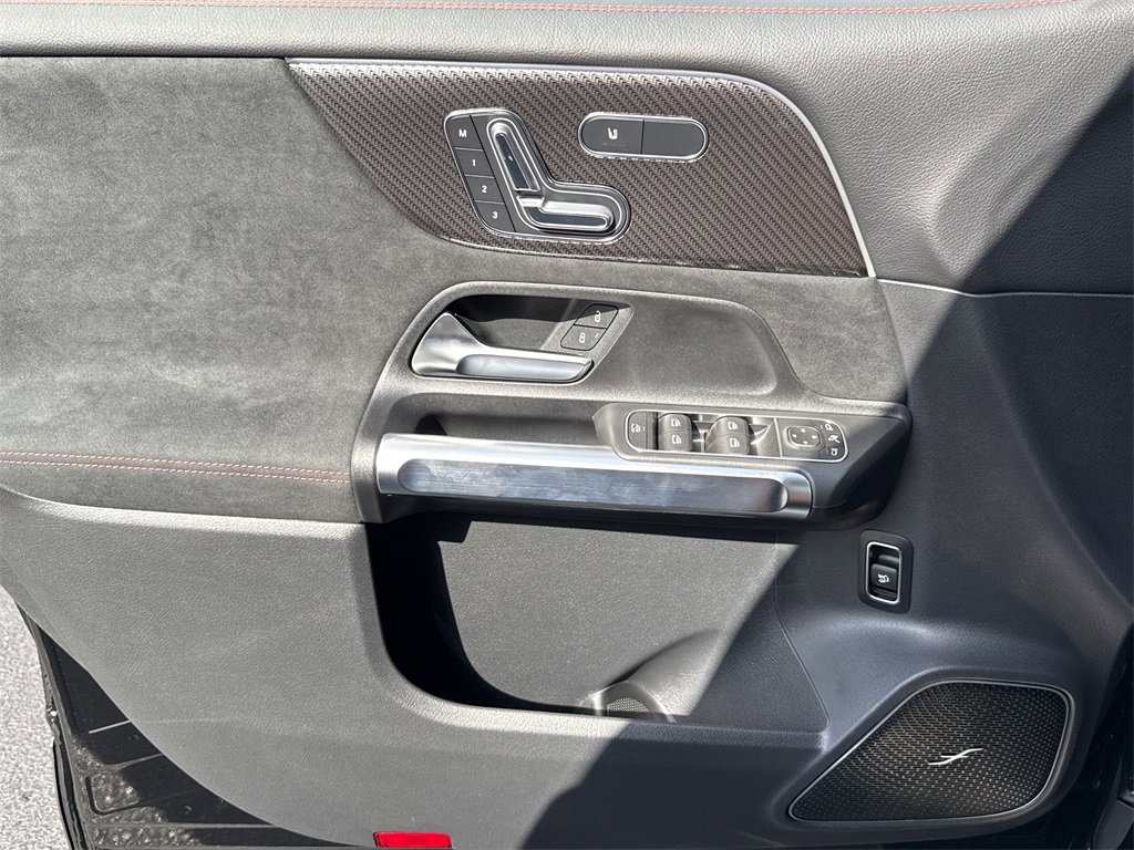New 2025 Mercedes-Benz GLB 250 4MATIC image 22