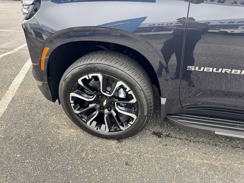 New 2025 Chevrolet Suburban Premier image 11