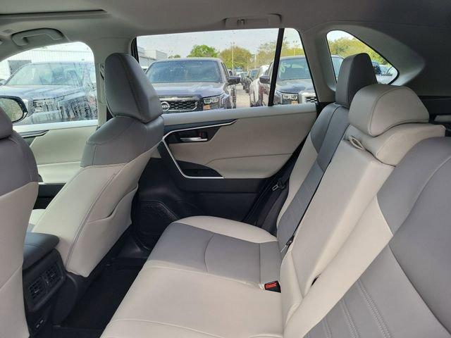 Used 2025 Toyota RAV4 XLE Premium image 28