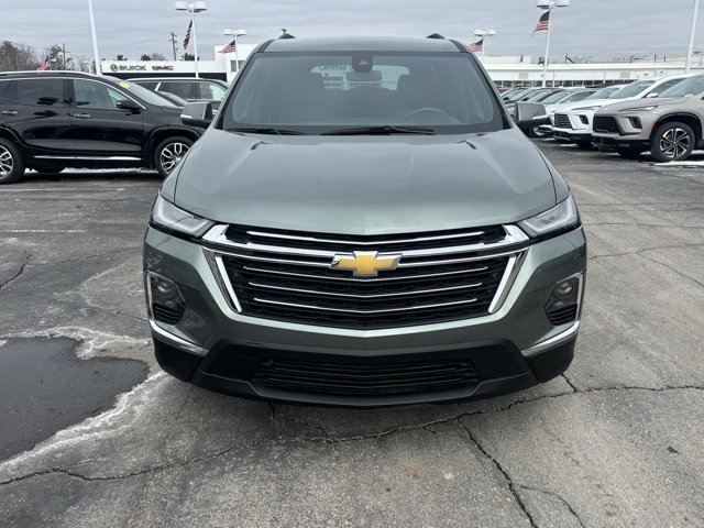 Used 2022 Chevrolet Traverse LT image 2