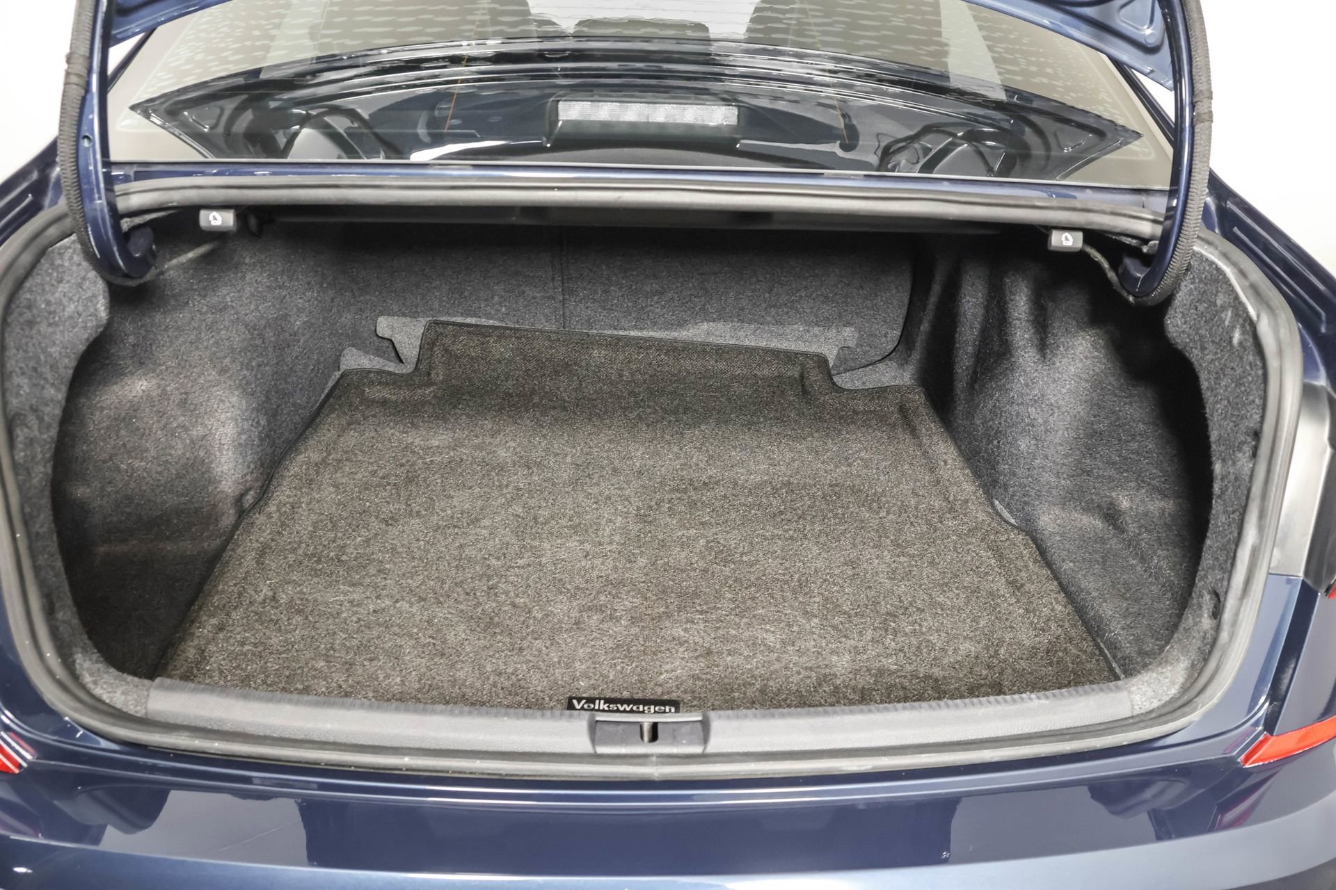 Used 2022 Volkswagen Passat 2.0T R-Line image 39