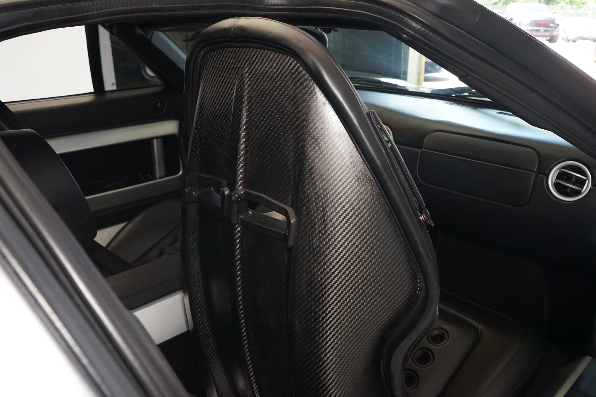 Used 2006 Ford GT RWD image 22