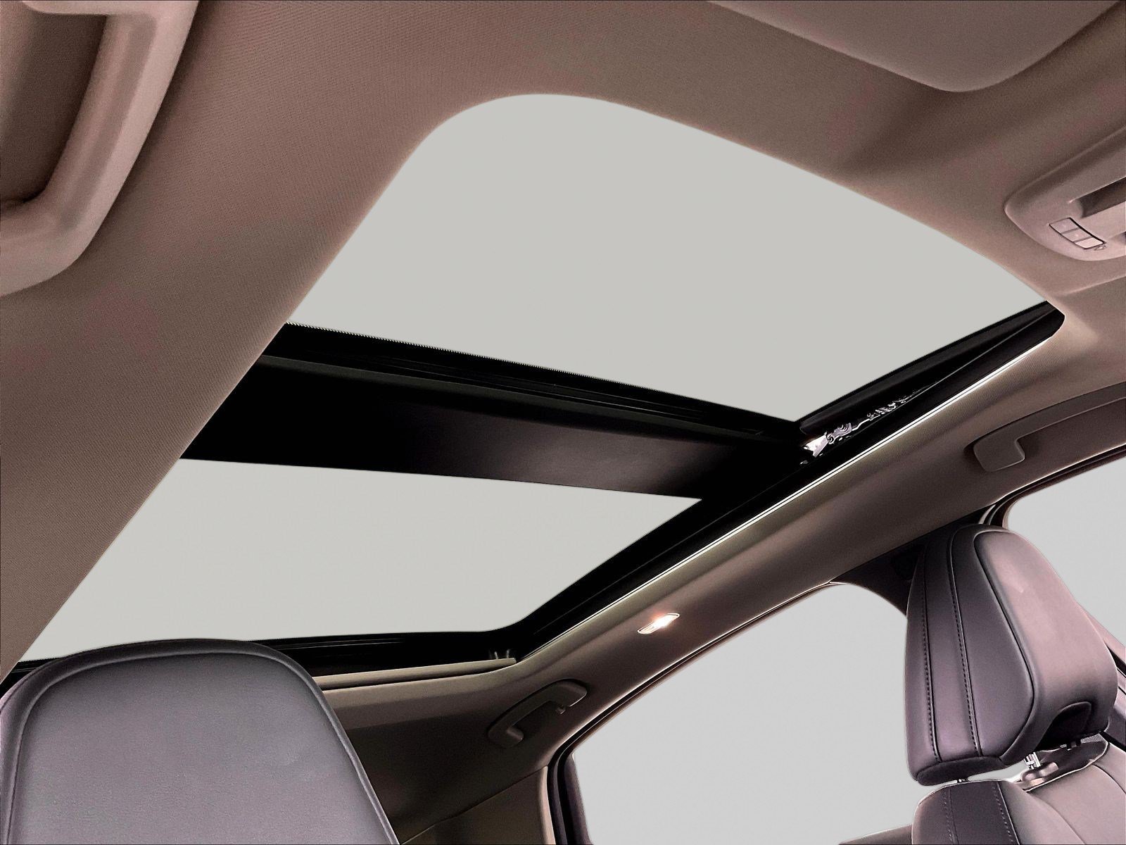 Certified 2023 Nissan Ariya AWD image 27