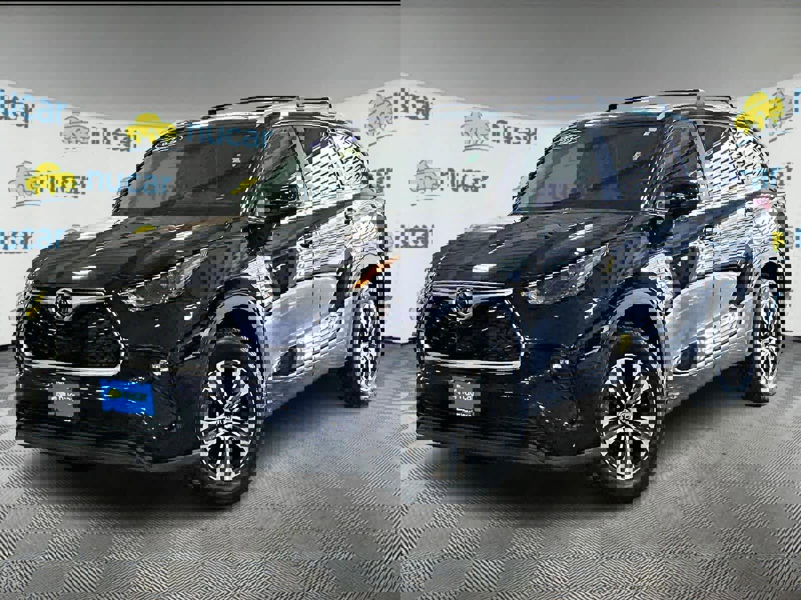 Used 2023 Toyota Highlander XLE image 3