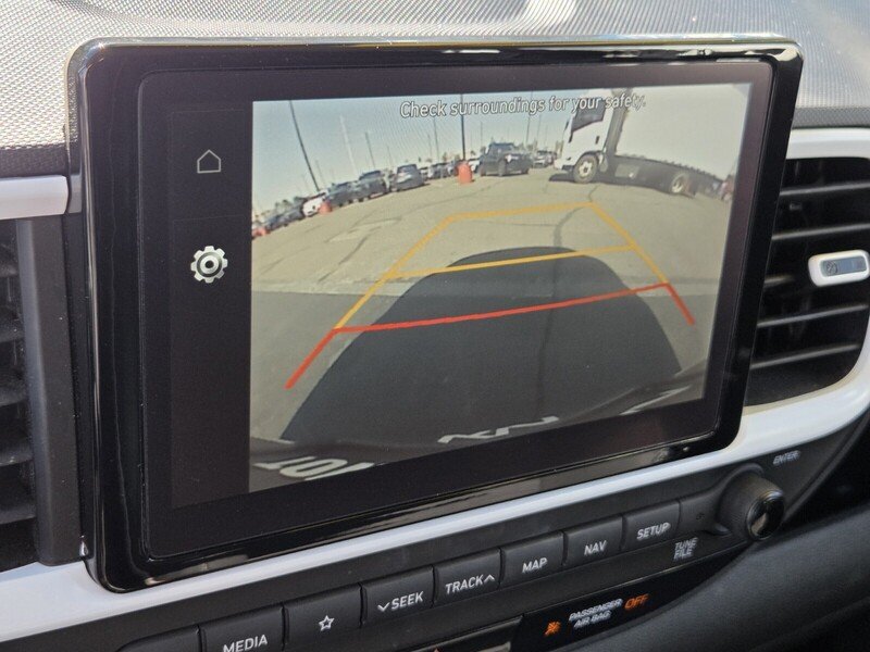 Used 2022 Hyundai Venue Limited FWD image 22