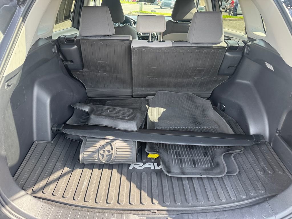 Used 2021 Toyota RAV4 XLE image 25
