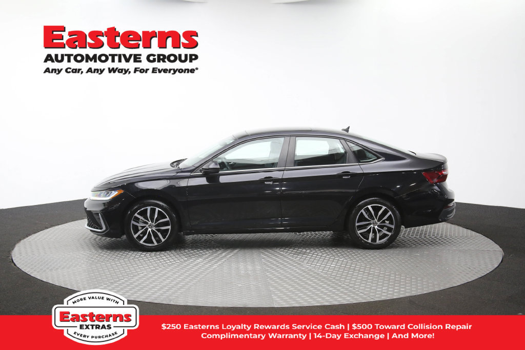 Used 2025 Volkswagen Jetta SE FWD image 60