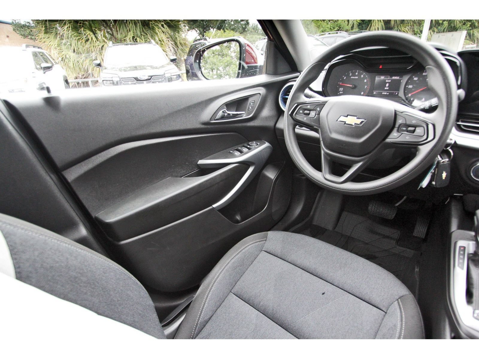Used 2024 Chevrolet Trax LS w/ LS Convenience Package FWD image 8