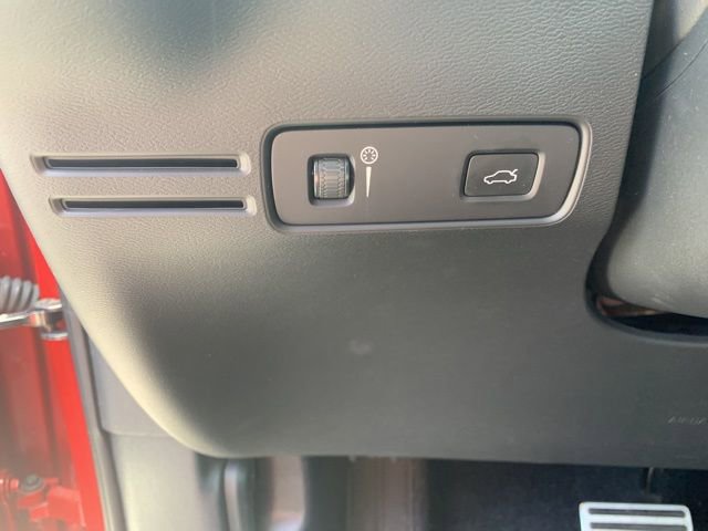 Used 2019 Volvo XC40 T5 R-Design image 24