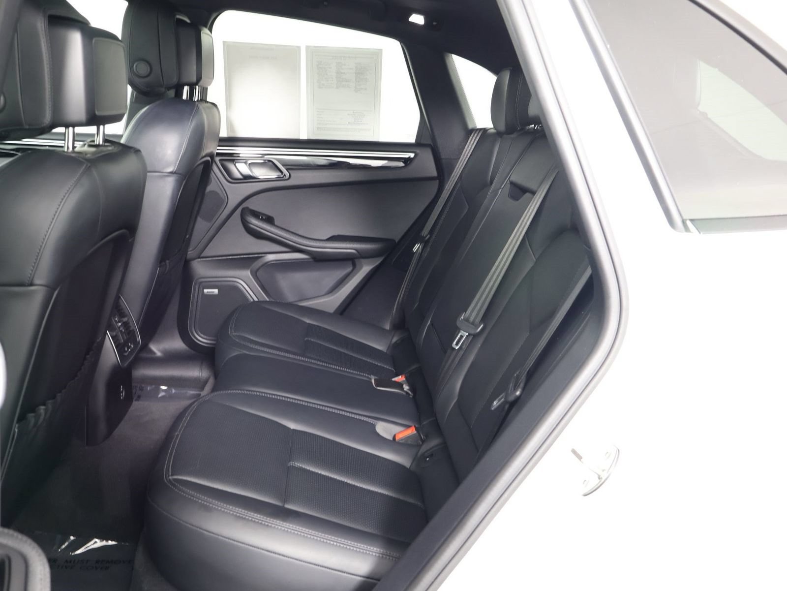 Certified 2023 Porsche Macan S AWD/4WD image 33