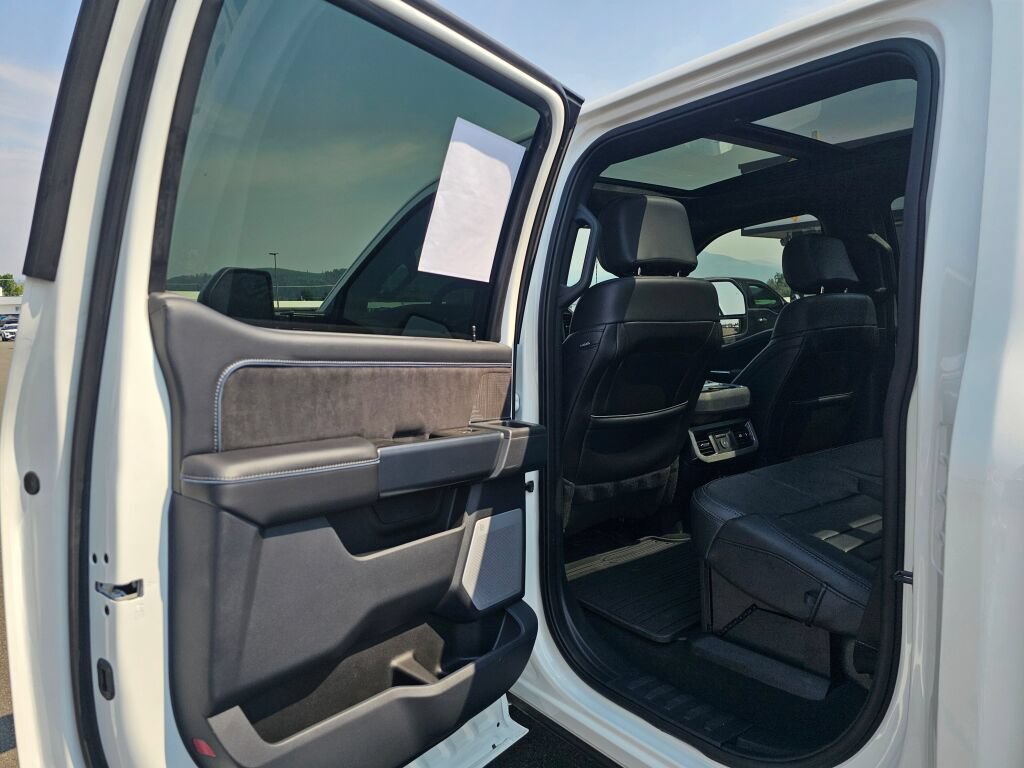 Certified 2025 Ford F450 Platinum w/ Camper Package AWD/4WD image 16