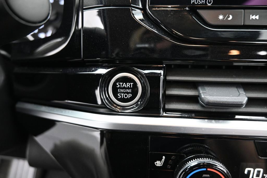Used 2024 Nissan Pathfinder SV AWD/4WD image 17