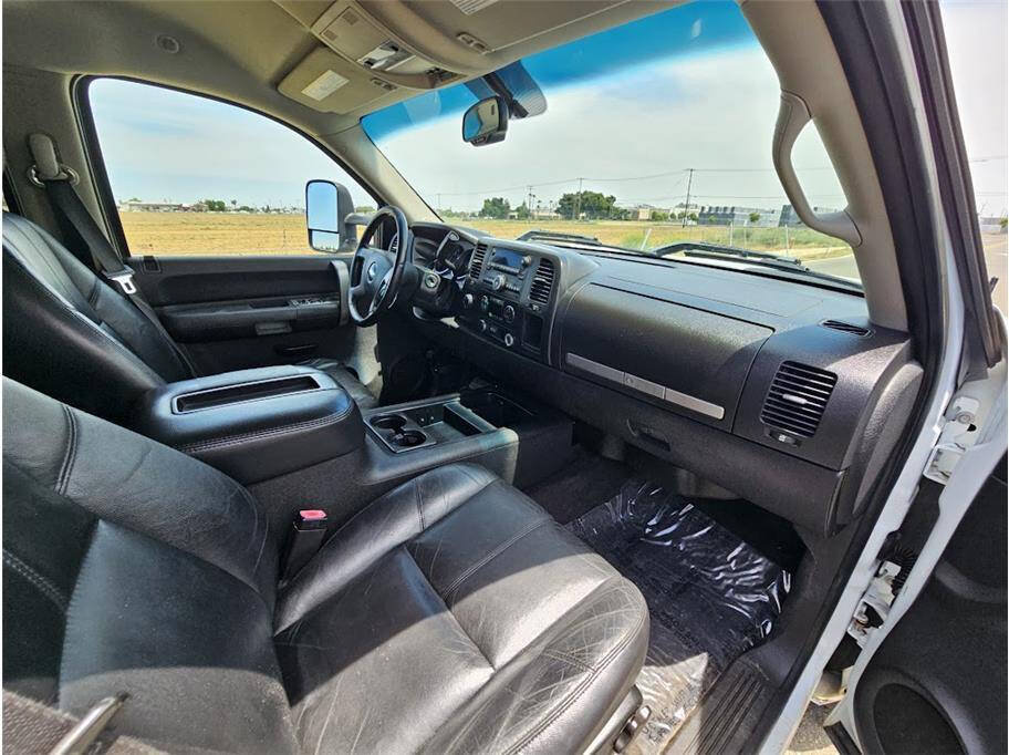 Used 2008 Chevrolet Silverado 1500 LT w/ Suspension Package, Off-Road AWD/4WD image 17