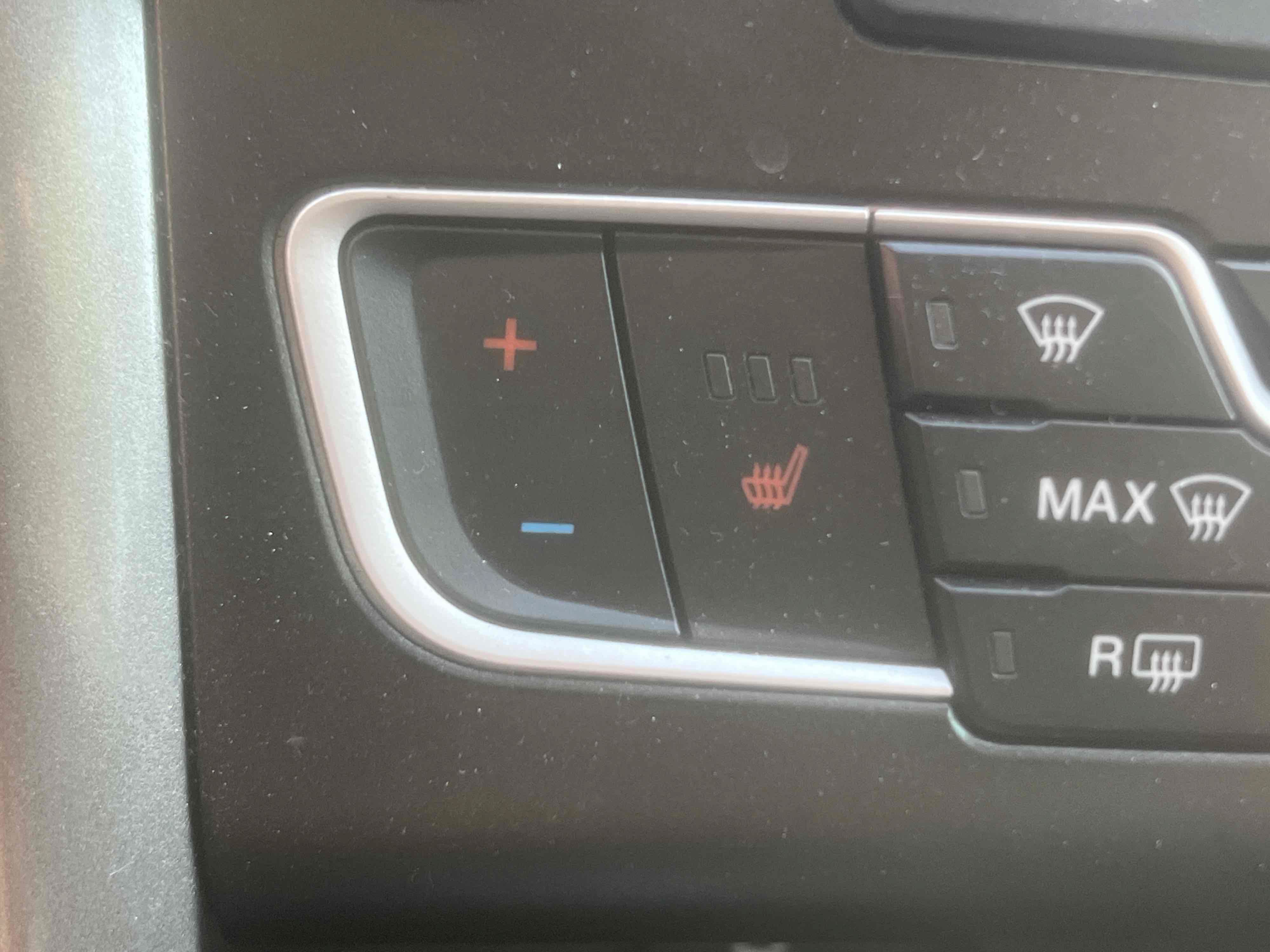 Used 2017 Ford Fusion SE w/ Equipment Group 602A FWD image 18