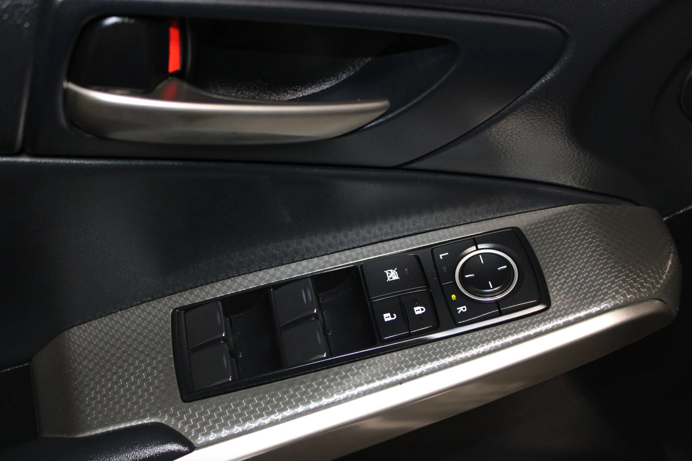 Used 2017 Lexus IS 350 AWD image 9