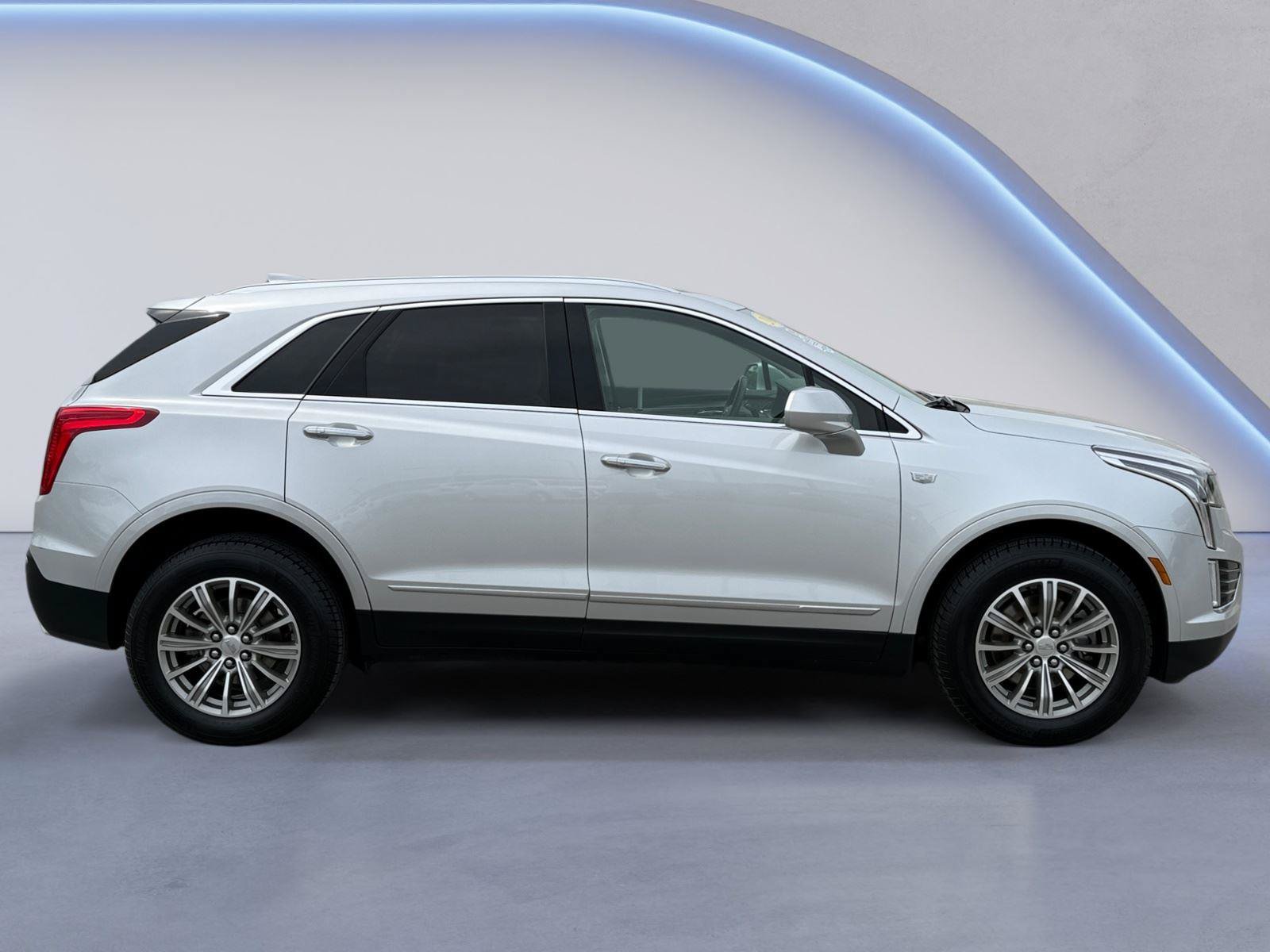 Used 2019 Cadillac XT5 Luxury AWD/4WD image 2