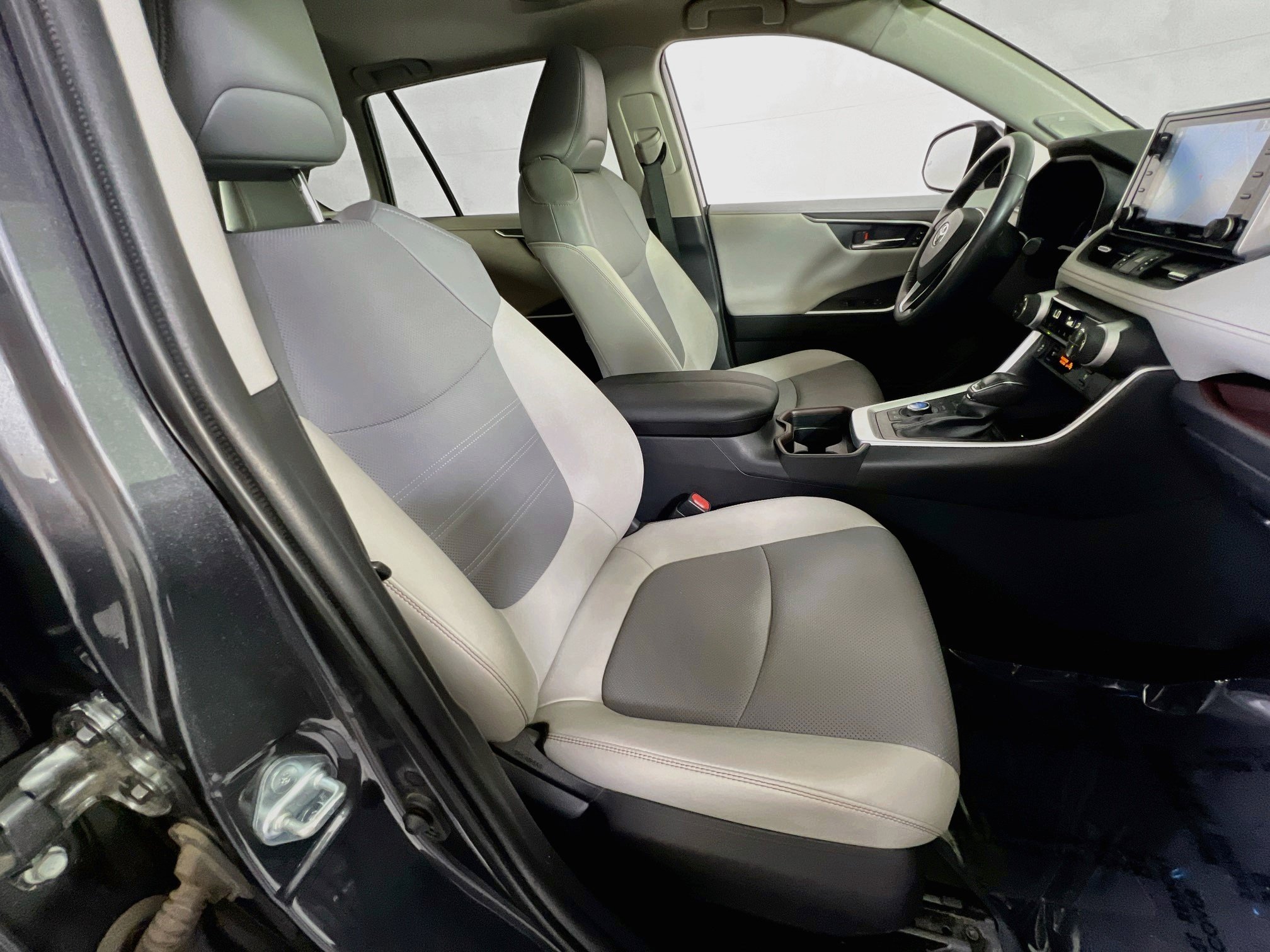 Used 2020 Toyota RAV4 Limited AWD/4WD image 27