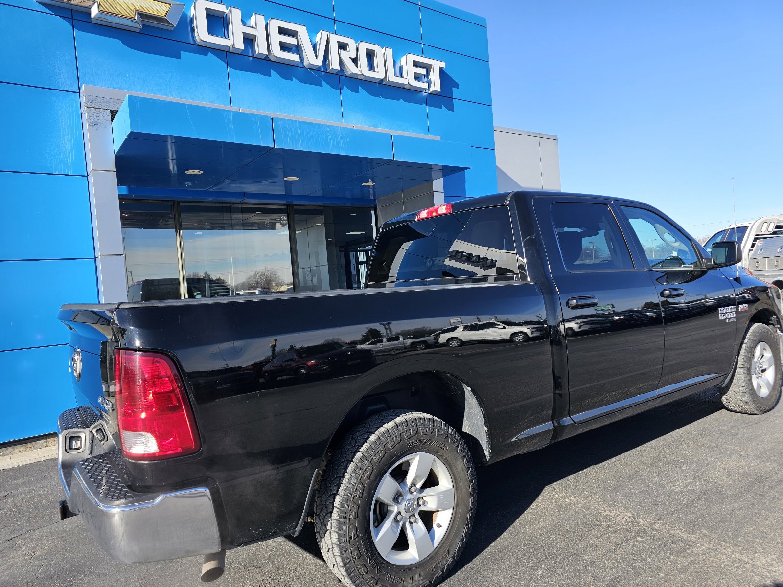 Used 2021 RAM 1500 Classic SLT image 3