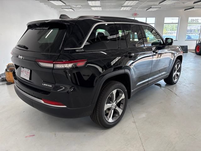 New 2026 Jeep Grand Cherokee Limited w/ Luxury Tech Group II AWD/4WD image 9