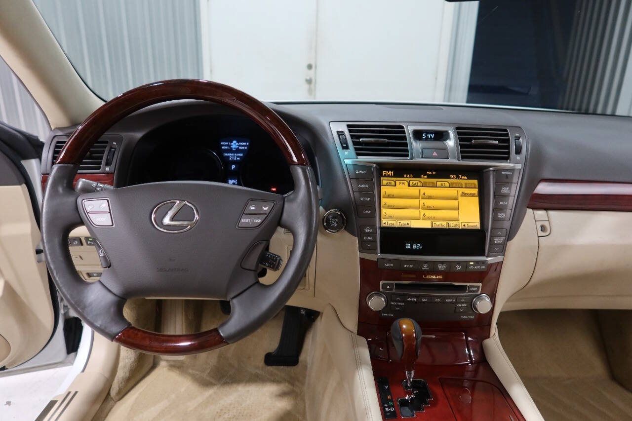 Used 2012 Lexus LS 460 w/ Comfort Pkg RWD image 19