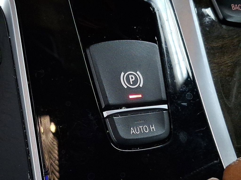 Used 2018 BMW 530i xDrive image 22