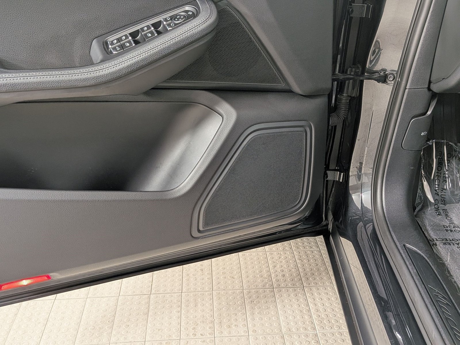 Certified 2023 Porsche Macan AWD/4WD image 14