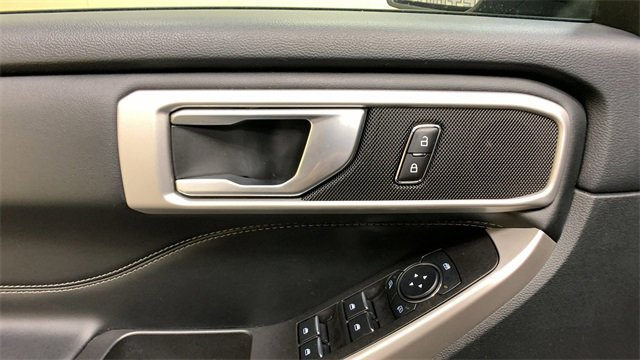 Used 2023 Ford Explorer XLT image 28