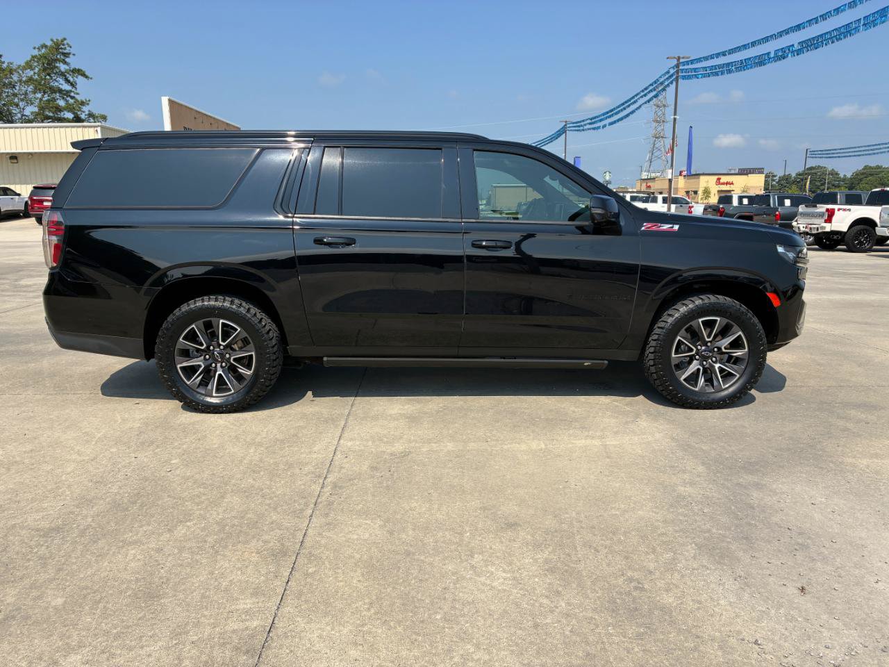 Used 2021 Chevrolet Suburban Z71 w/ Z71 Signature Package AWD/4WD image 5