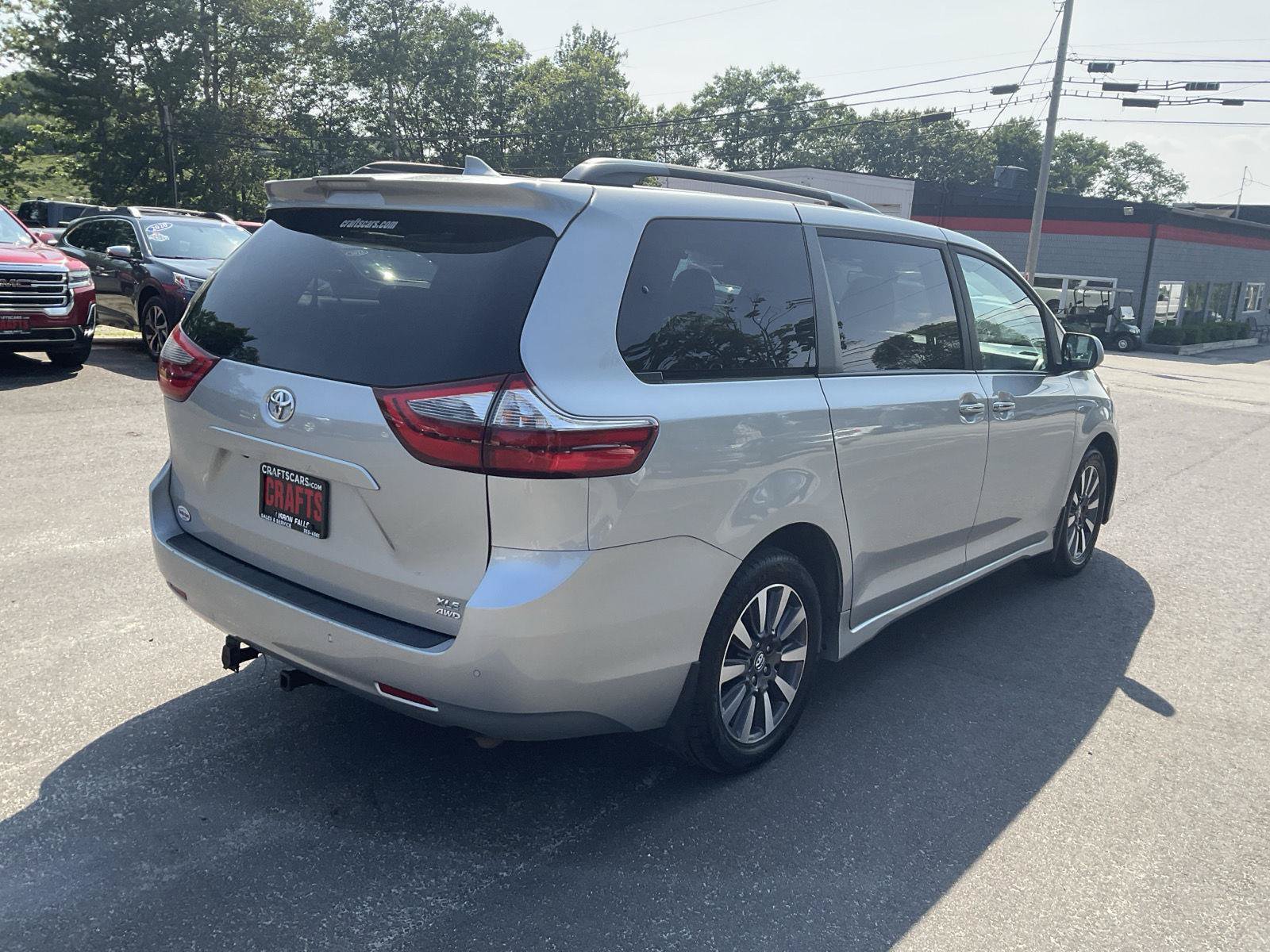 Used 2020 Toyota Sienna XLE Premium AWD/4WD image 5