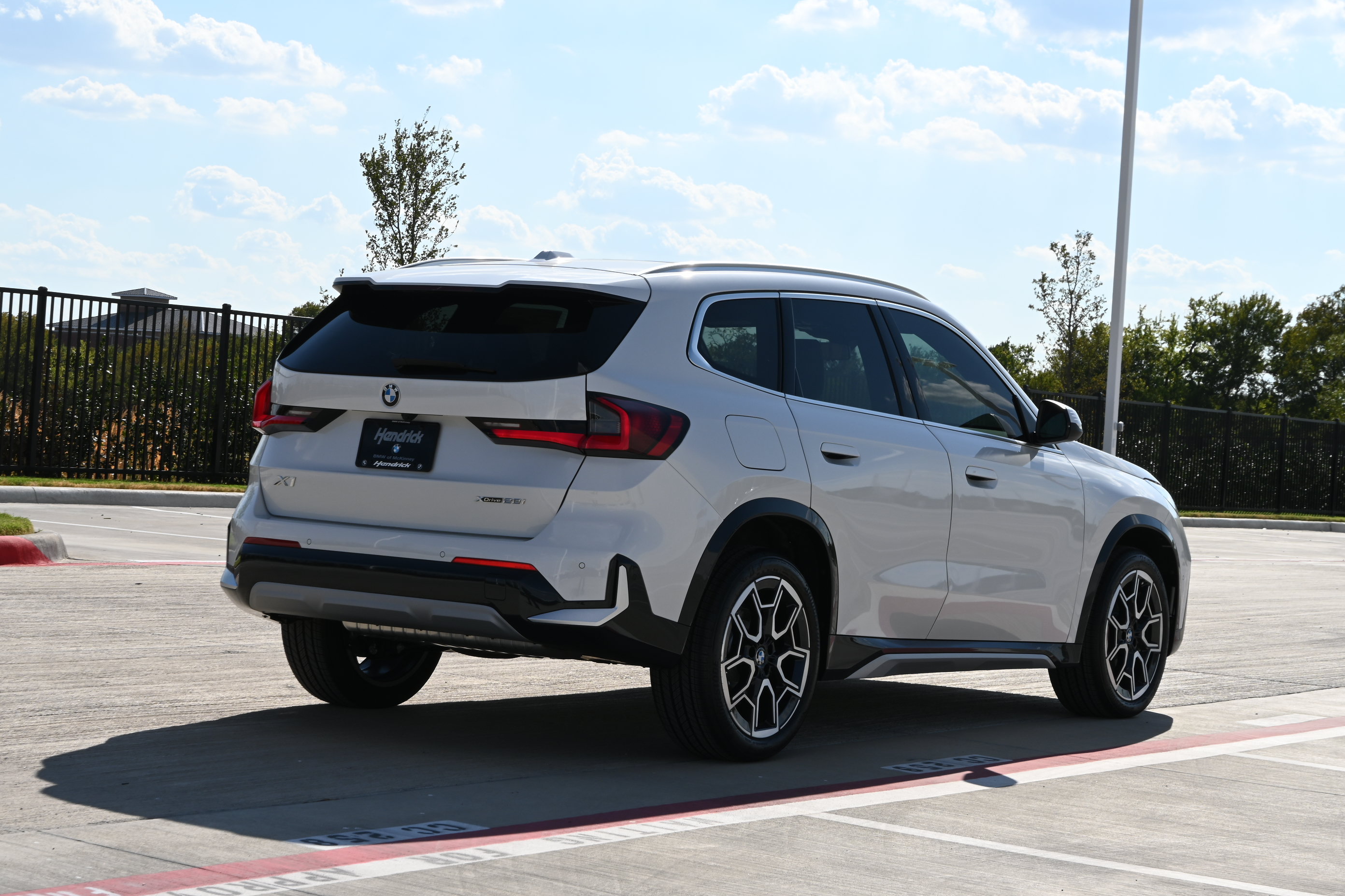 New 2027 BMW X1 xDrive28i AWD/4WD image 8