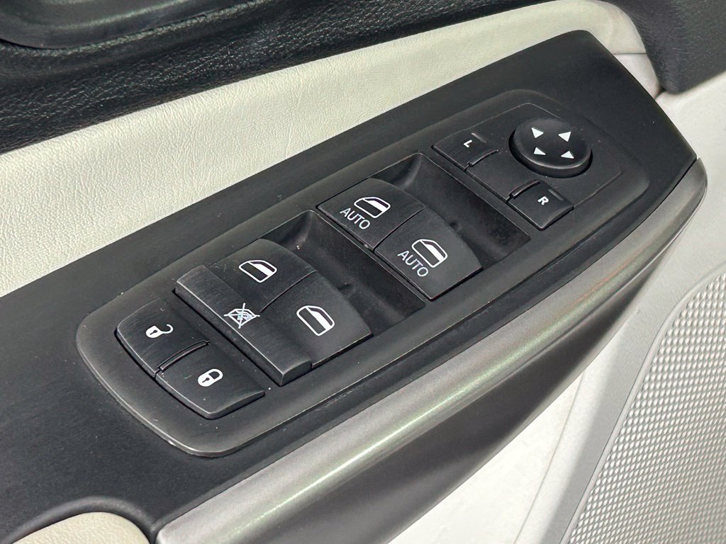 Used 2021 Jeep Cherokee Latitude Lux w/ Sun & Sound Group AWD/4WD image 33