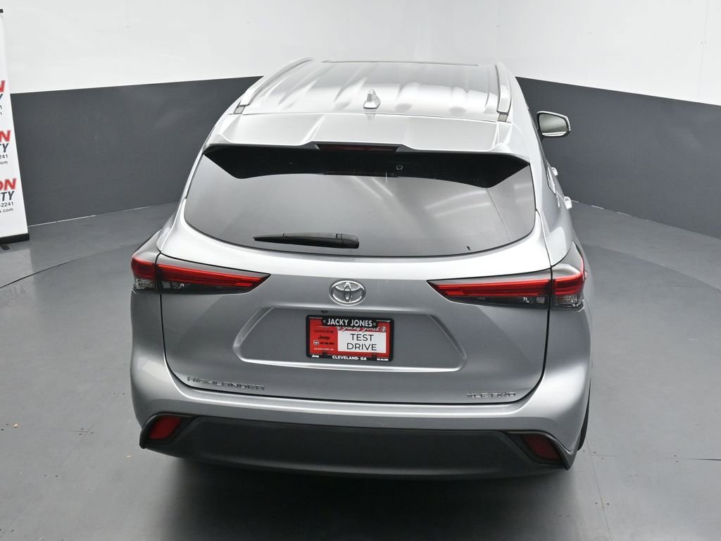 Used 2022 Toyota Highlander XLE AWD/4WD image 33