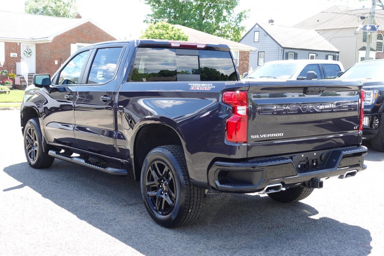 Used 2022 Chevrolet Silverado 1500 LT Trail Boss w/ LT Trail Boss Premium Package AWD/4WD image 3