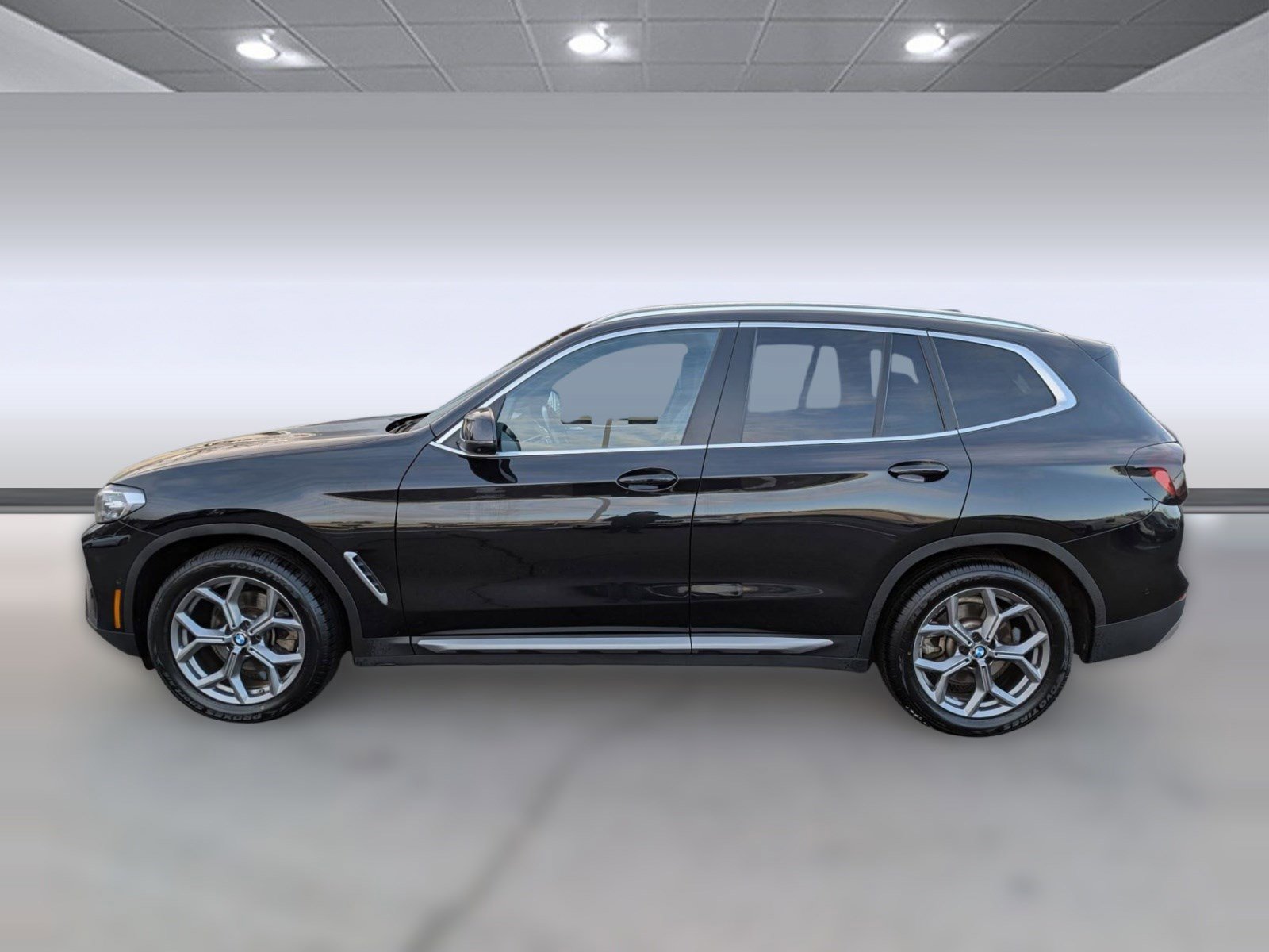Used 2024 BMW X3 sDrive30i w/ Premium Package image 2
