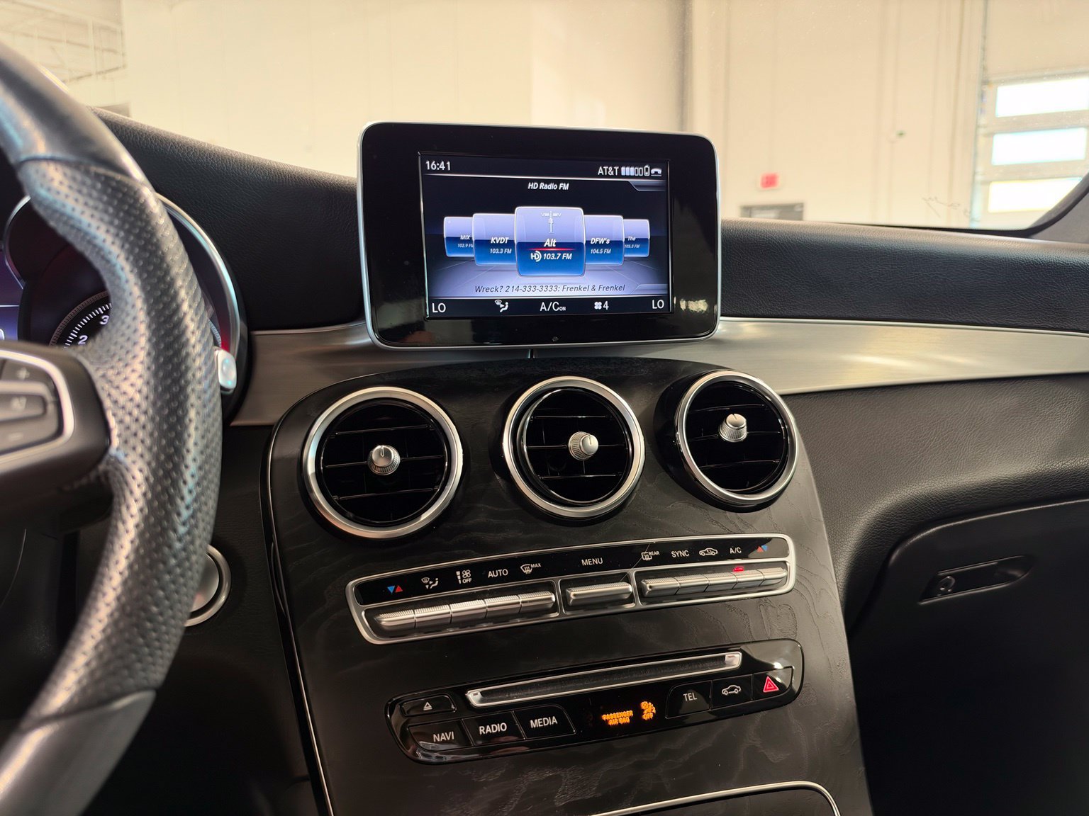 Used 2019 Mercedes-Benz GLC 300 image 25