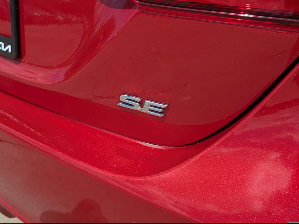 Used 2021 Toyota Camry SE FWD image 12